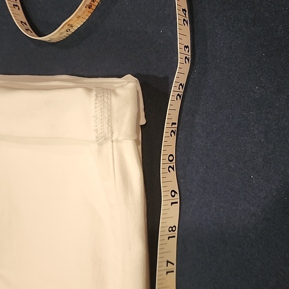 Torrid NWT Cropped White Boyfriend Stretch Jeans 10 - Picture 9 of 9